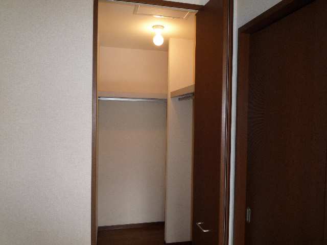 東角収納
