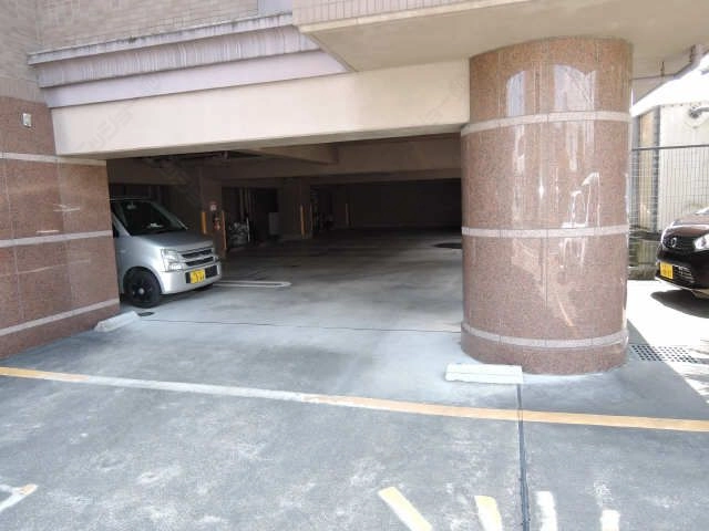 屋根付駐車場