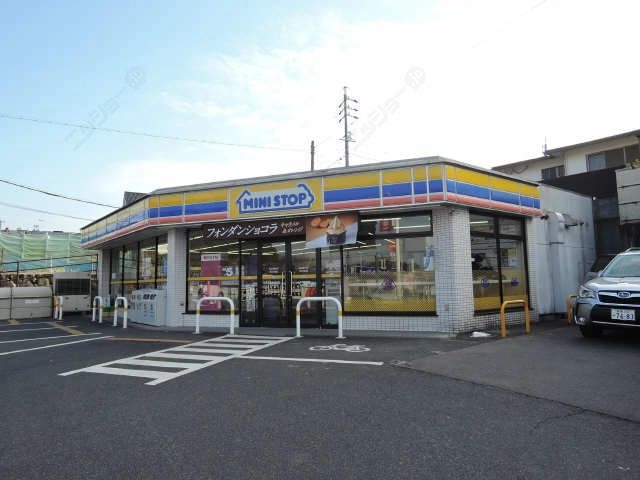 近隣コンビニ