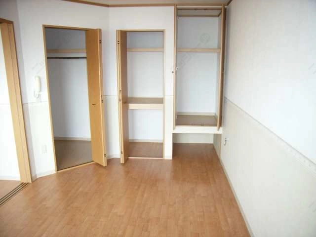 中部屋室内