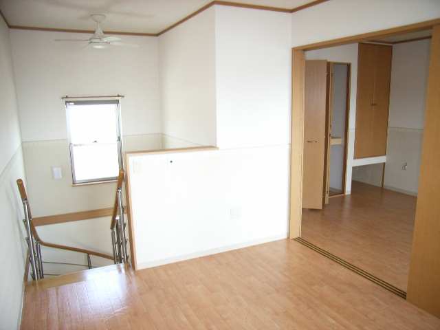 中部屋室内