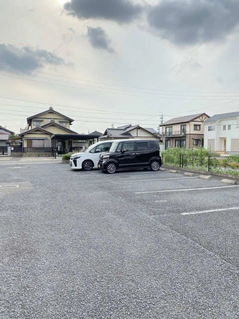 北側駐車場