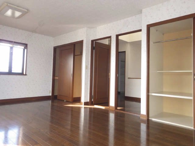 2階南洋室物入れ