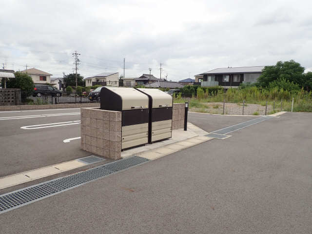 ダストボックス