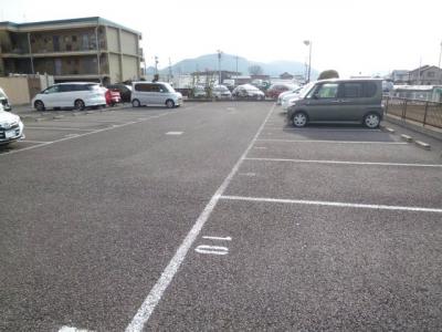 フローラ 2階 駐車場