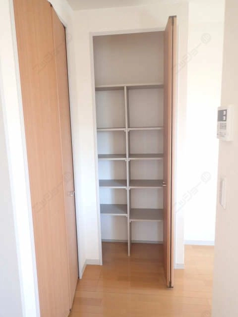 キッチン横収納