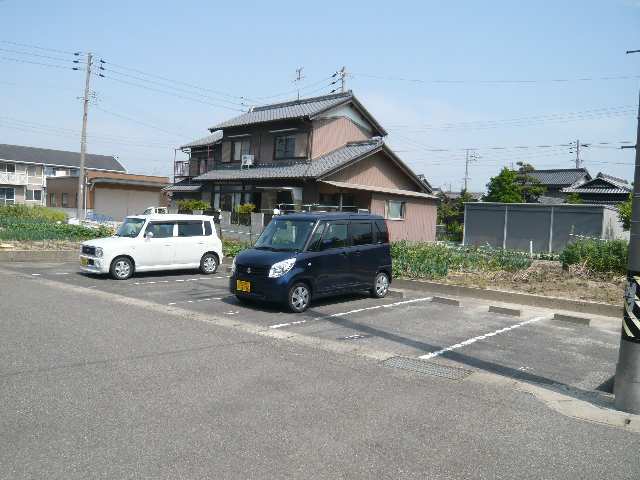 グランピア木田 1階 敷地外駐車場