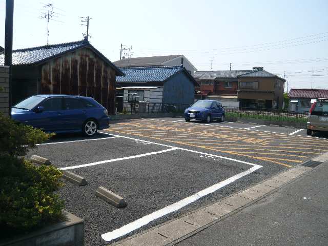 グランピア木田 1階 駐車場