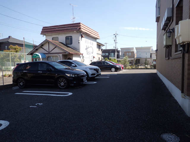 ロイヤルコート天王 2階 駐車場