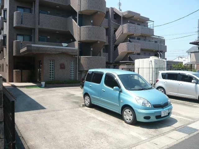 北側駐車場