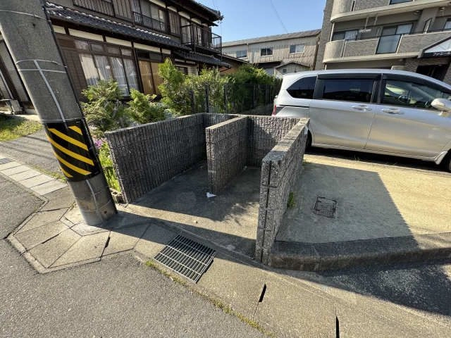 ごみ置き場