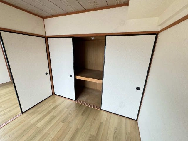 南東洋室収納