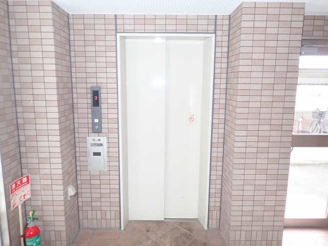 沢田コーポラス 3階 エレベーター