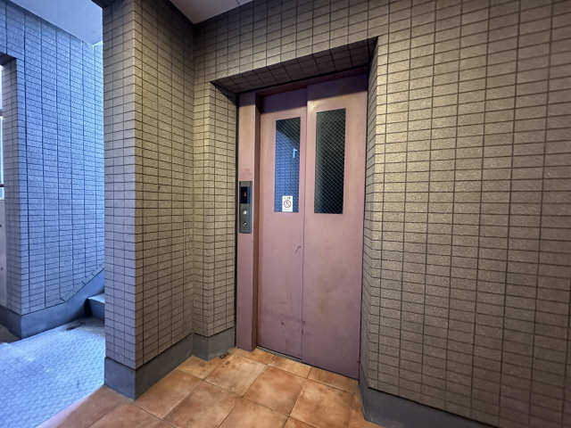 Ｐ・ＷＡＶＥ　４１７ 2階 エレベーター