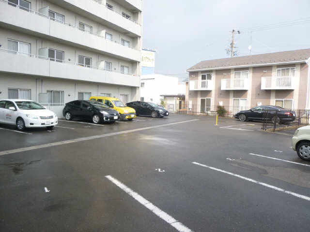 旭ツヴェルフ 4階 駐車場