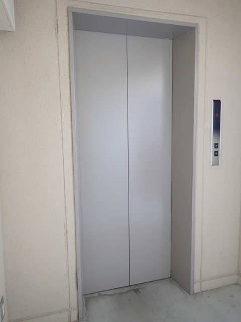 レジデンスタツミ二番館 4階 エレベーター