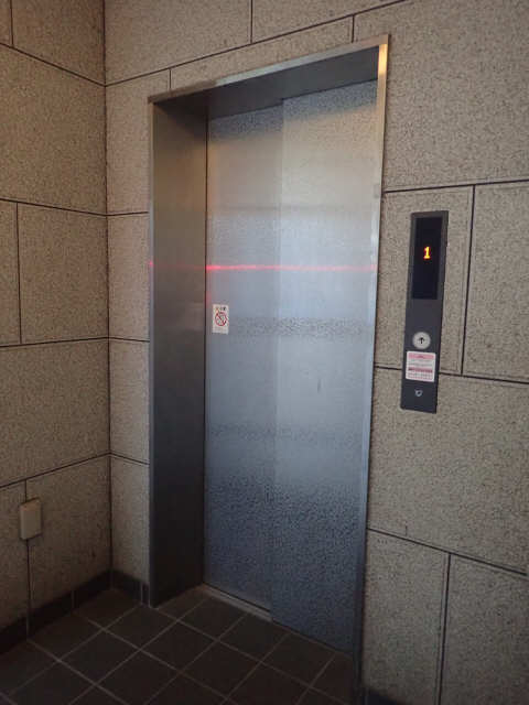シャイン 2階 エレベーター