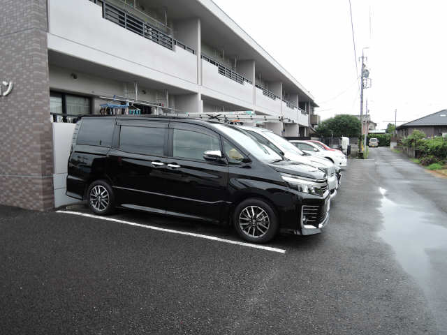 本郷マンション 1階 駐車場