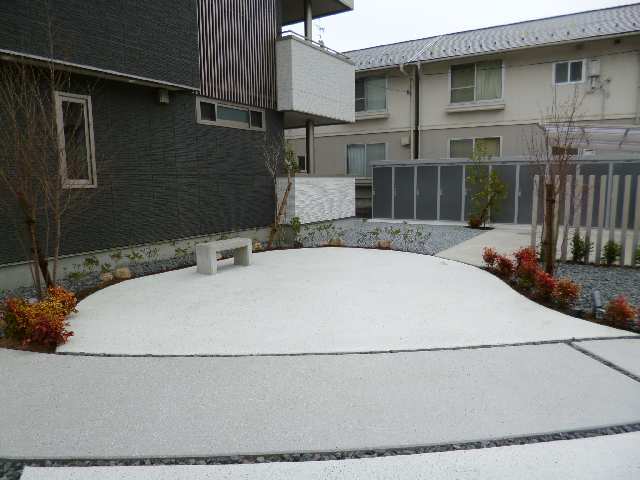 敷地内