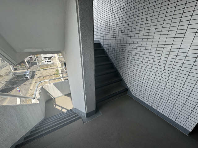 ﾍﾞﾙﾄﾋﾟｱｴｸｾﾞ岐阜羽島406号室 4階 階段