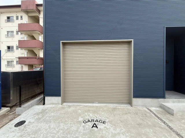 シャッター付きガレージ