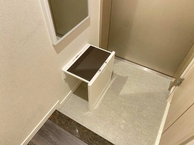 収納式腰掛