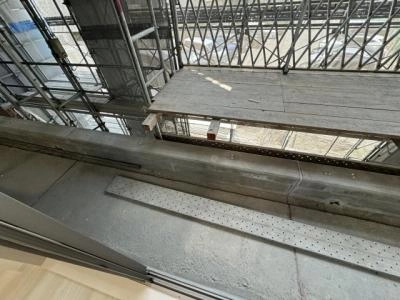   バルコニー
