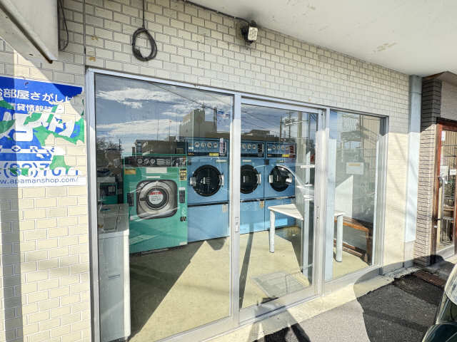 1階コインランドリー