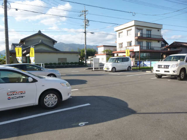 リリカルはぎなが 2階 駐車場