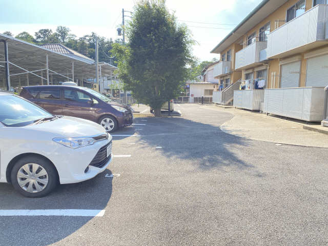 ラ・プランタン 1階 駐車場