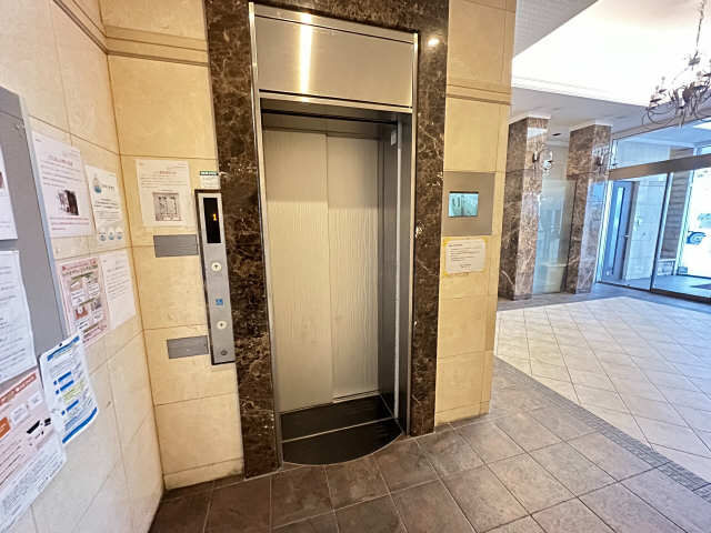 エレベーター扉