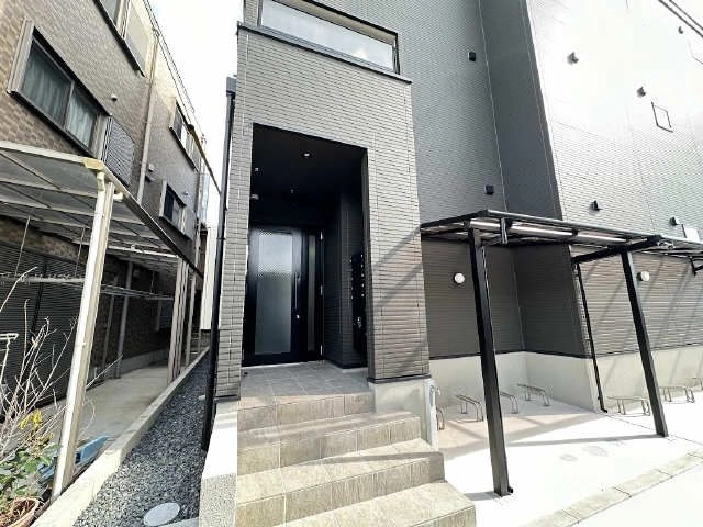   エントランス