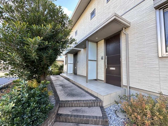 玄関アプローチ