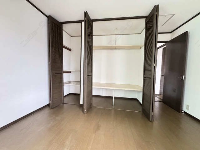 収納（２階北洋室）