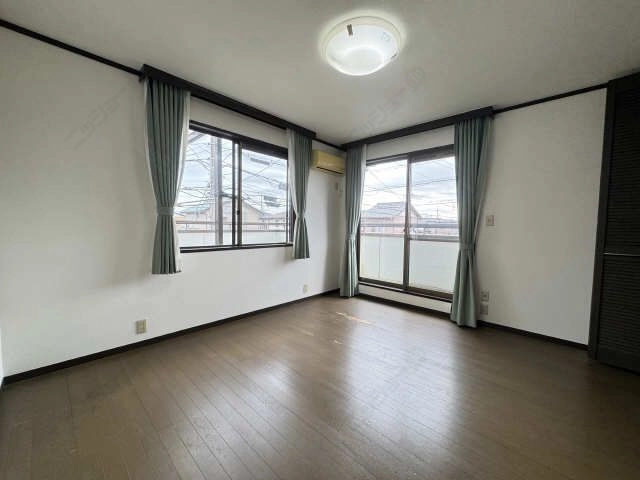 洋室（２階東）