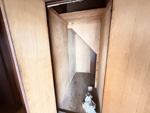 収納（階段下）
