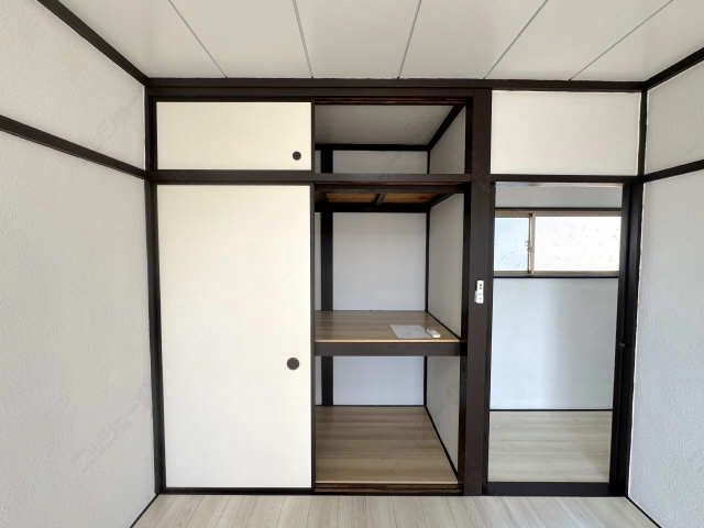 収納（２階西洋室）