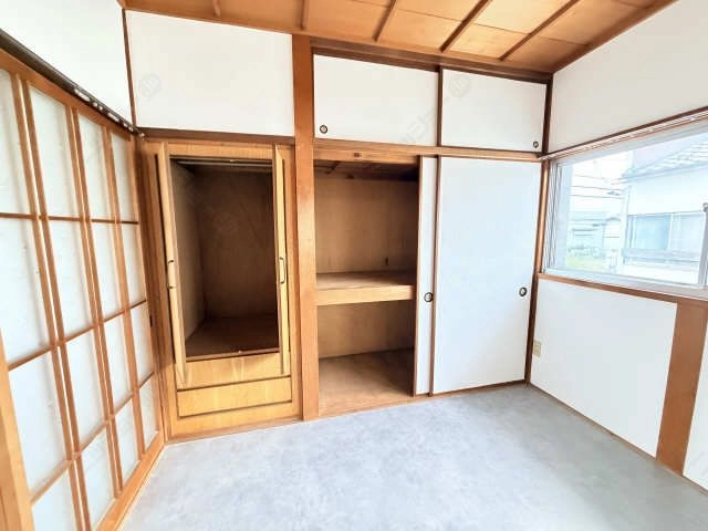 収納（２階北洋室）