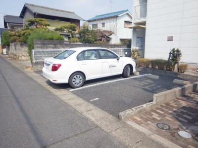 レオパレスタチバナ 2階 駐車場