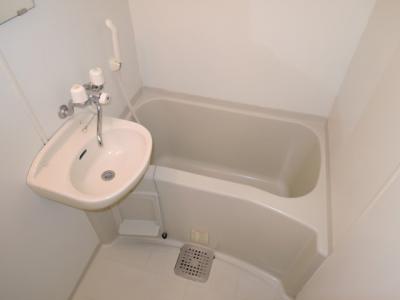 レオパレスタチバナ 1階 浴室