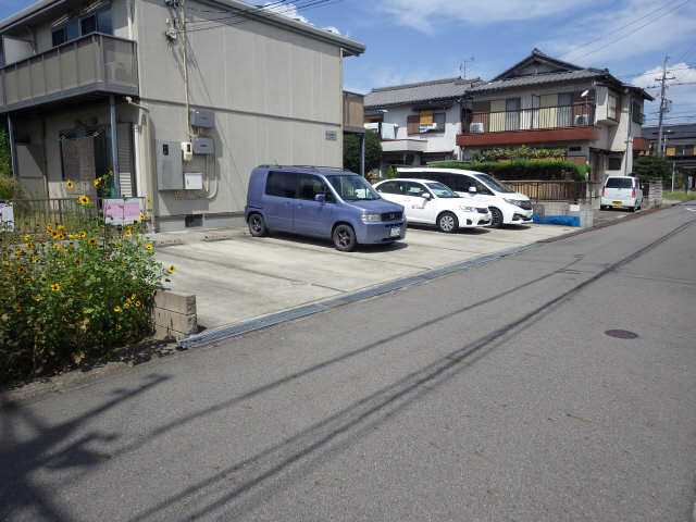 サン　アカナ　ミュー 2階 駐車場