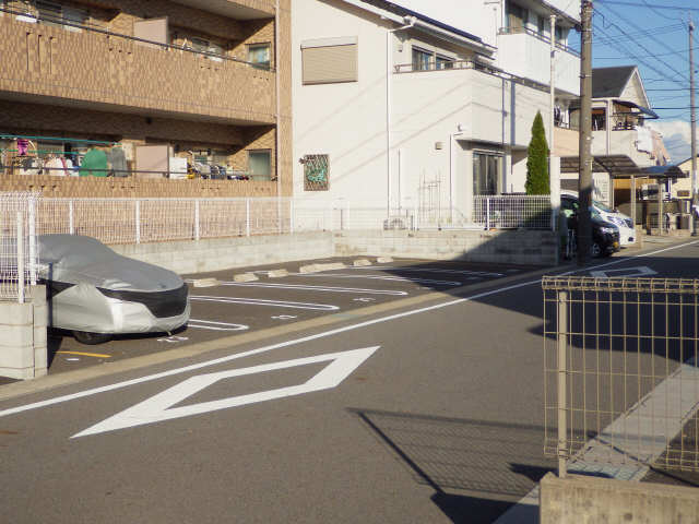 ミラージュファースト 4階 駐車場