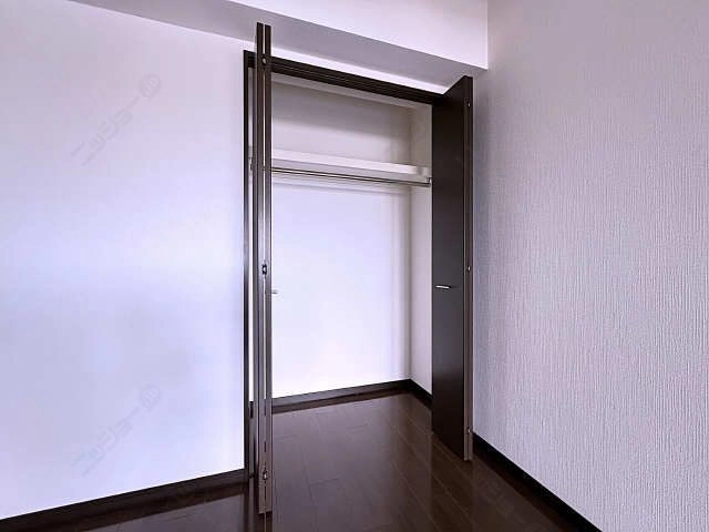 中洋室・収納