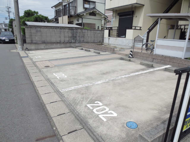 ルミーナ天花寺 2階 駐車場