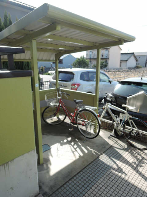 ルミーナ天花寺 2階 駐輪場