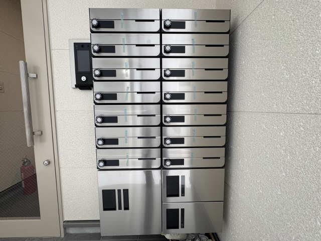 集合ポストと宅配ボックス
