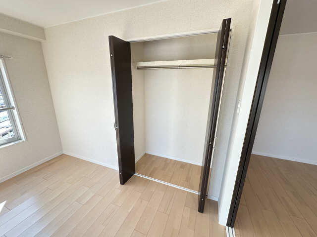 洋室東収納