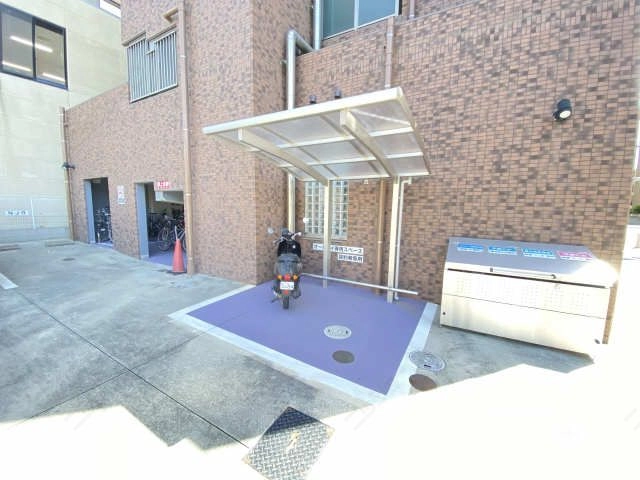 バイク駐輪場(有料)