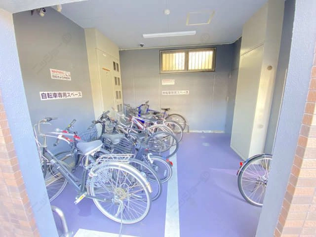 自転車駐輪場
