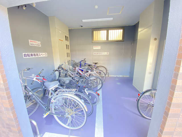 自転車駐輪場